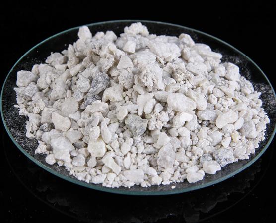 鹵水碳銨法以電熔鎂塊為原料.